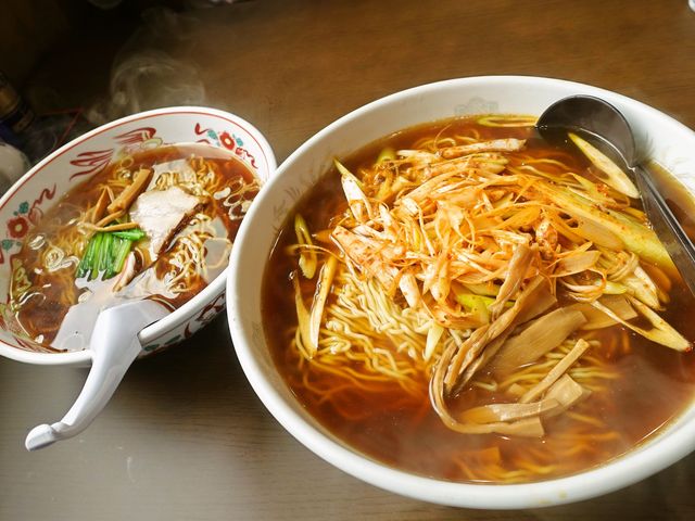 絵夢の特製ラーメンは770円の標準でこれ、普通のラーメンと比べてでかい!普通2玉、大盛3玉_絵夢