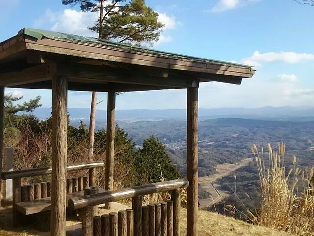 東屋でお弁当を食べながら休憩したら楽しそうです。_三国越林道