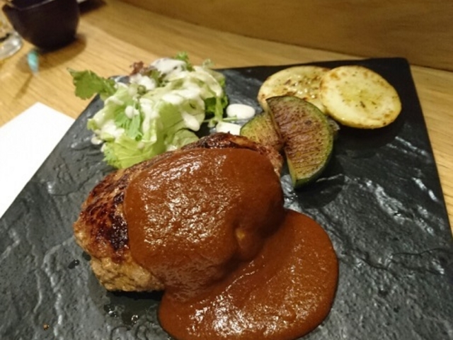 ハンバーグ_和風鉄板焼 いいさいいさ