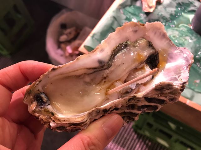 【波除通り】生かきをポン酢でチュルン!_波除通り