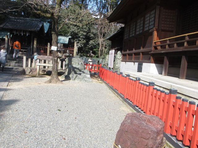 手前赤岩奥に青岩_城山八幡宮