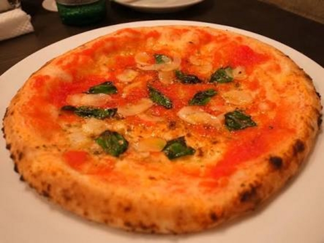 食べ応え充分_ピッツェリア・ナポレターナ ブッファロ