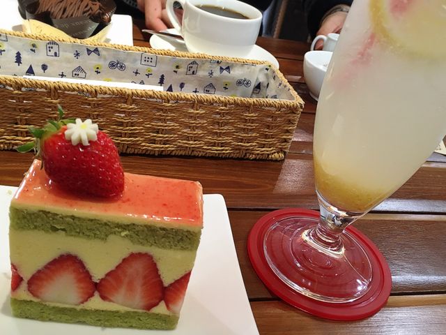 ケーキセットおすすめです(*^o^*)_菓子工房ルーヴ・空港通店