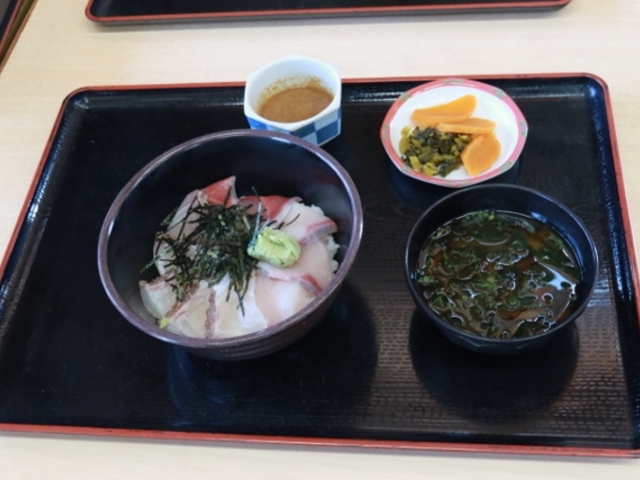「はまゆう」の海鮮丼_道の駅むなかた
