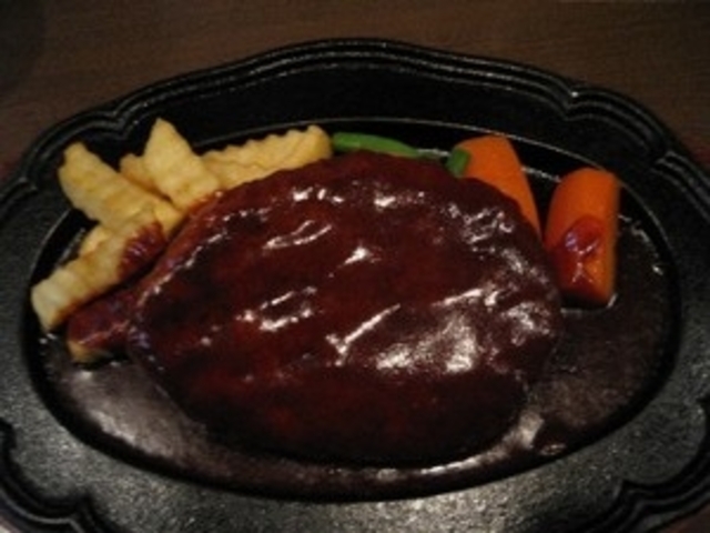 ハンバーグはファミレスによくあるハンバーグとは段違いに美味しかったです_KEN・PAPA