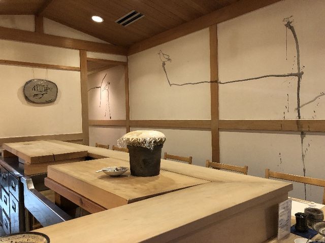 和モダンな部屋で私たちを待ち受けていたざる豆腐_川島豆腐店