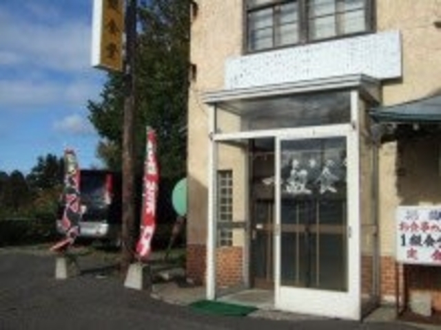 地元の人の交流の場でもあるそうです_一級食堂