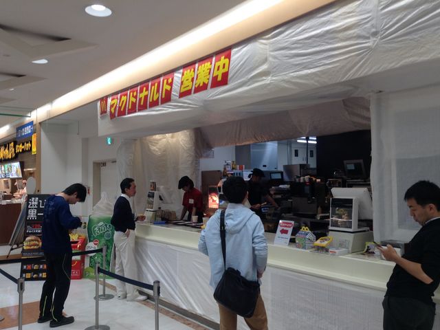 工事中でも営業中_マクドナルド成田ユアエルム店