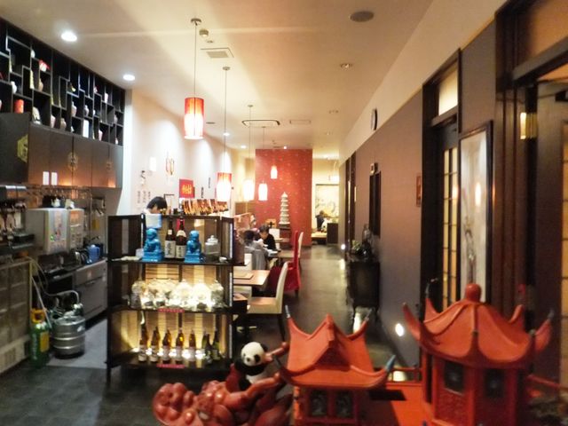 店内の様子:正面突き当たりが座敷、右側には宴会用ルームがあります。_瑞福祥 鈴鹿店