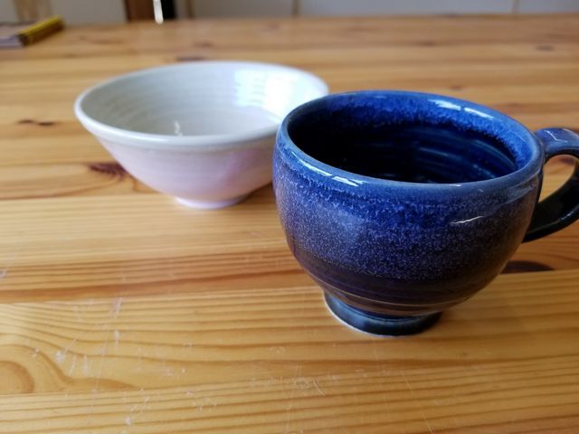 青い色だけで三種類、一番深い青を選びました
お茶碗は嫁の作品♪_蒼林窯
