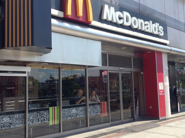 二階店頭_マクドナルド川口東口店