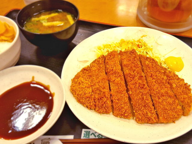 とんかつ定食_宮本むなしJR三田駅前