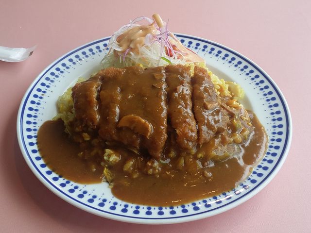 ピラフの上にカツカレー!_レストラン あさひや