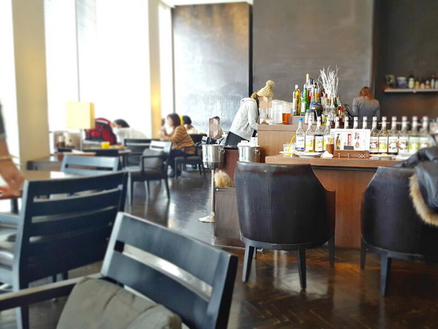 店内の様子_PIZZA SALVATORE CUOMO 梅田 &The BAR