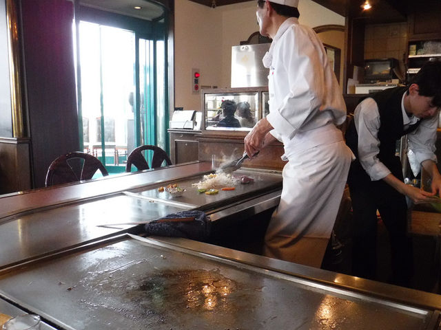 カウンター席_ステーキハウス 蜂