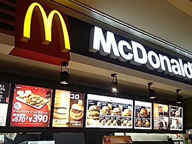 お店の上部看板_マクドナルド福田屋ショッピングプラザ店