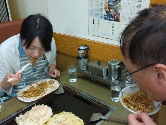 お好み焼きが焼ける間、焼きそばをいただきました_千草