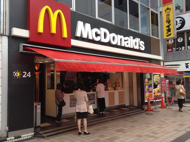店頭_マクドナルド北千住西口店