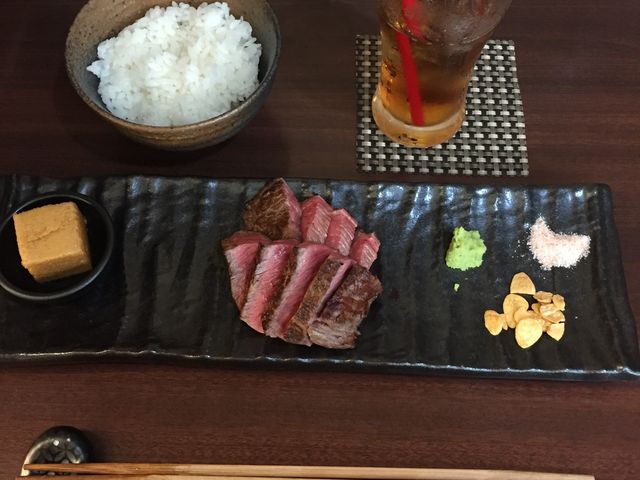メレンゲを固めたものをお肉につけて食べるという面白い発想でした_鉄板焼き grow 後楽園店