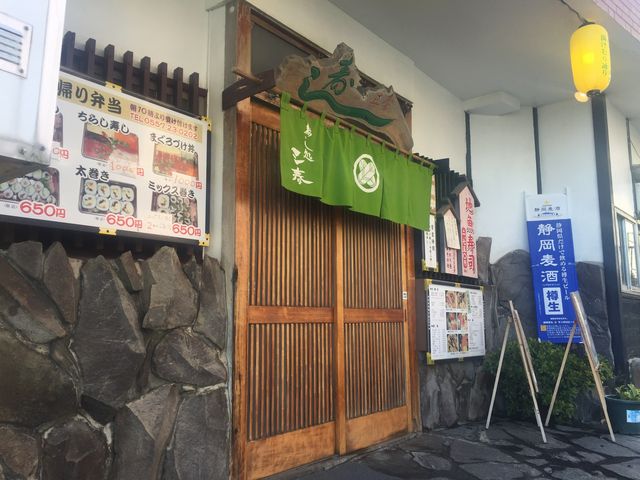 店頭の写真が美味しそうでで これにつられて入店_三春寿司