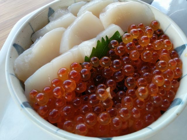 ホタテイクラ丼_軽食喫茶 ココ・カピウ