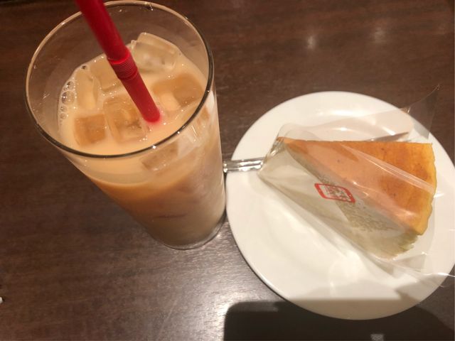 ミルクティーとチーズケーキ_イタリアン・トマトカフェジュニア五反田TOC店