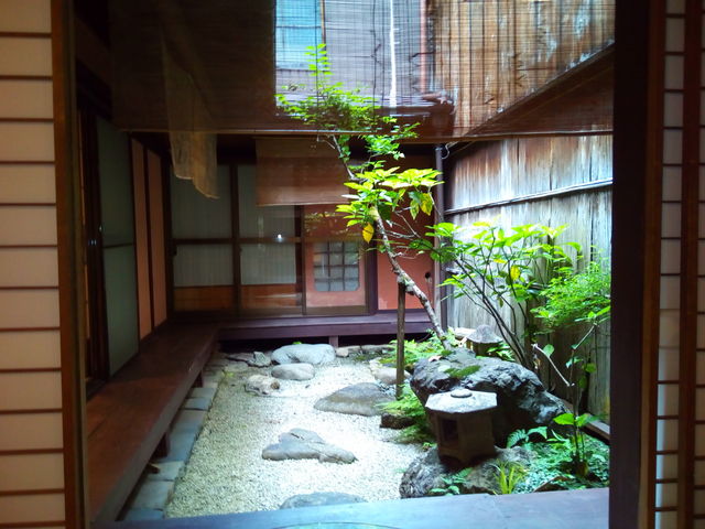 素敵な坪庭のある古民家カフェ_カフェ町家さいとう