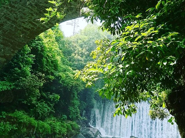 脊振のめがね橋
川まで おりれます。_脊振のめがね橋