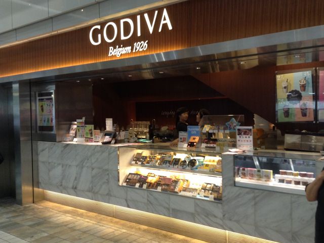 改札横 店頭_GODIVA Chocoiste 東武柏駅