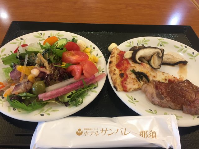 夕食です。マルゲリータ美味ぃ_森のテーブル