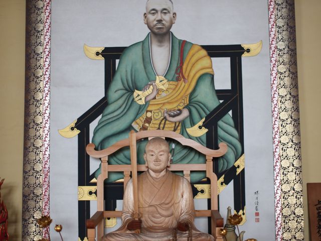 南無覚法上人大菩薩(掛け軸)
南無三世覚英上人大菩薩(仏像)_総本山 本福寺