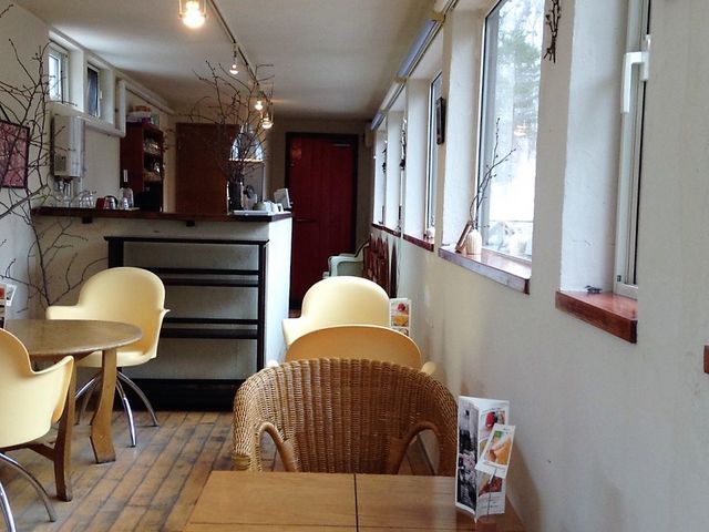店内_カフェ 崖の上