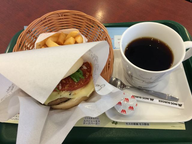 期間限定のマルデピザバーガーです_モスバーガー八王子みなみ野店