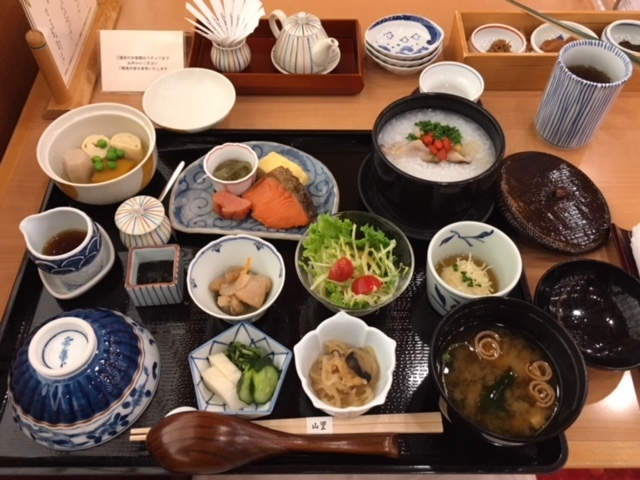 薬膳粥以外もおかずがいっぱい_山里