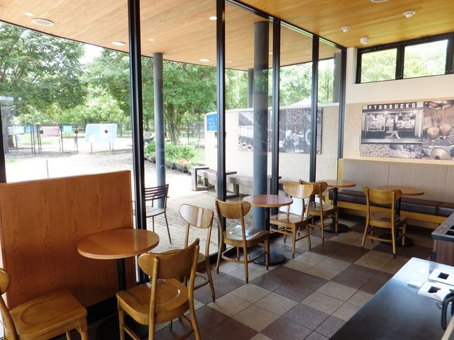 ドッグランもよく見えます。_スターバックスコーヒー三木SA下り線店