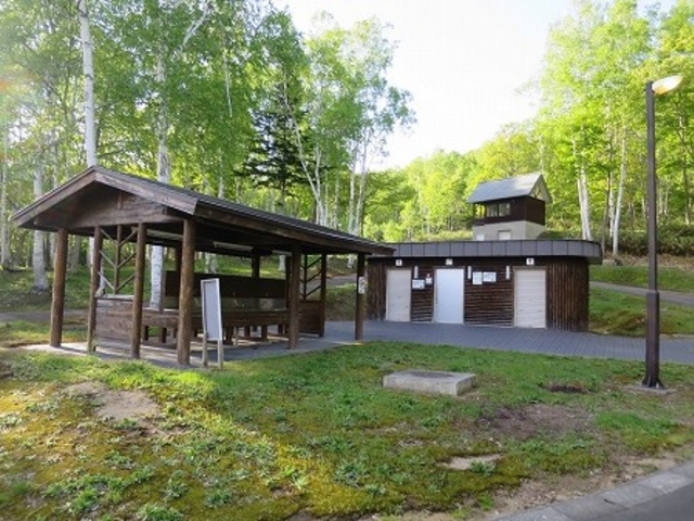 炊事場もトイレも綺麗です。_ほろかない湖公園