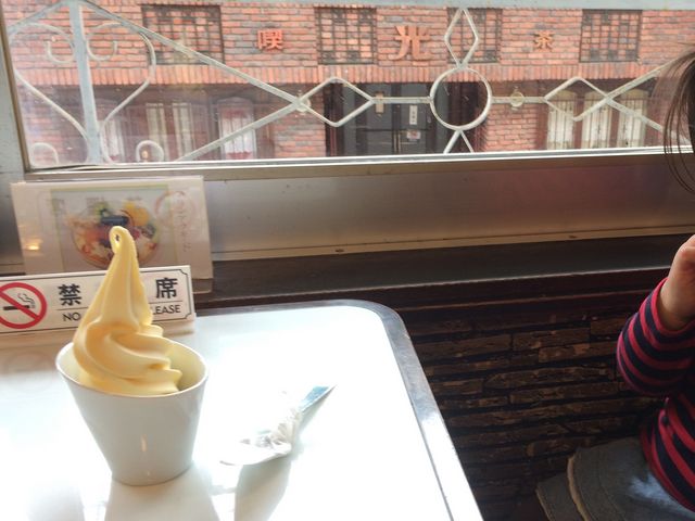 2歳前にして喫茶店デビューさせることができました_アイスクリームパーラー美園