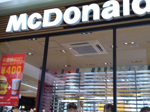 見晴らしのいいおおきな窓_マクドナルド新大阪駅店