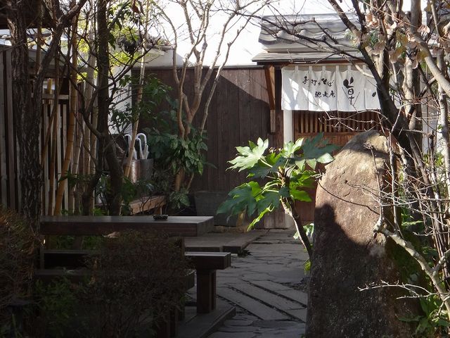 エントランスの雰囲気がよい。_そば馳走庵 草八