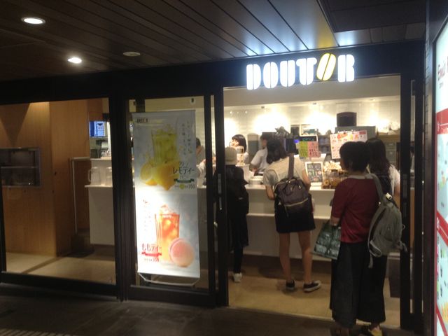 改札内店頭_ドトールコーヒーショップ西武池袋駅店
