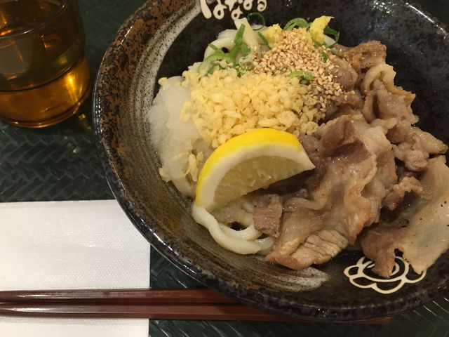 トッピングコーナーもありました_まんまるはなまるうどん千住ミルディス店