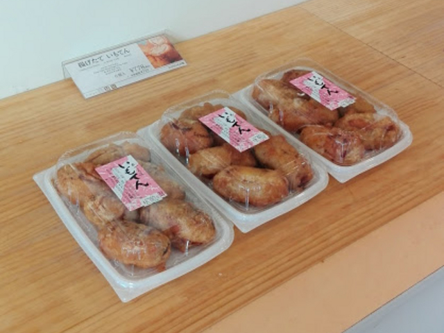 寄ると購入必須の「いもてん」。トースターで軽く焼いて食べるのがお勧め!!!(´∀`*)_わかさいも本舗 登別本店