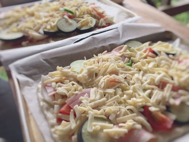 生地を伸ばしたり野菜を収穫したり。_奥あそフルーツガーデン