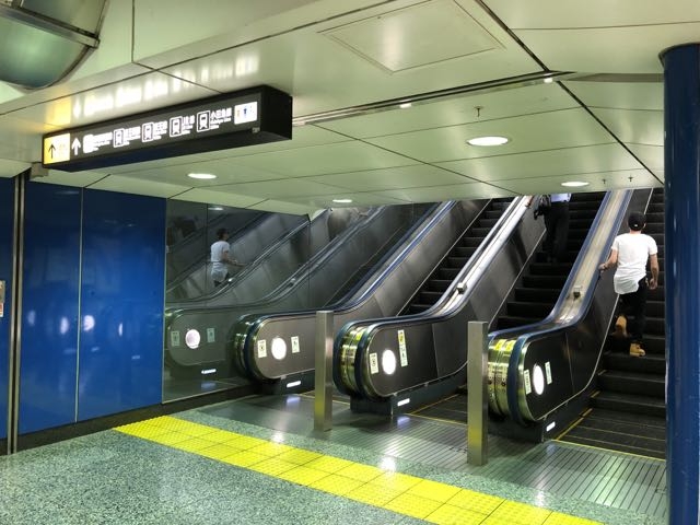 構内_都営大江戸線 新宿駅