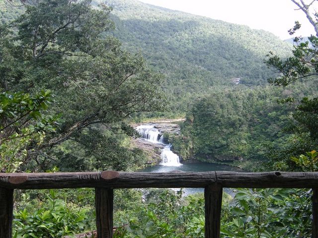展望台からの風景です_マリュドゥの滝