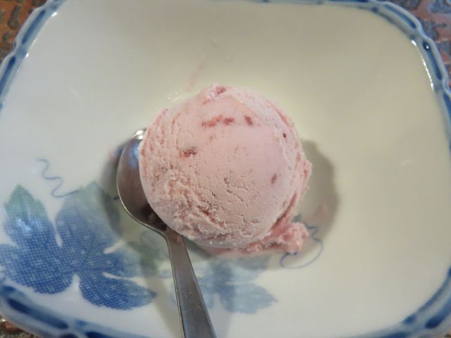 ストロベリーアイスクリーム_ピザの店ベルペイ