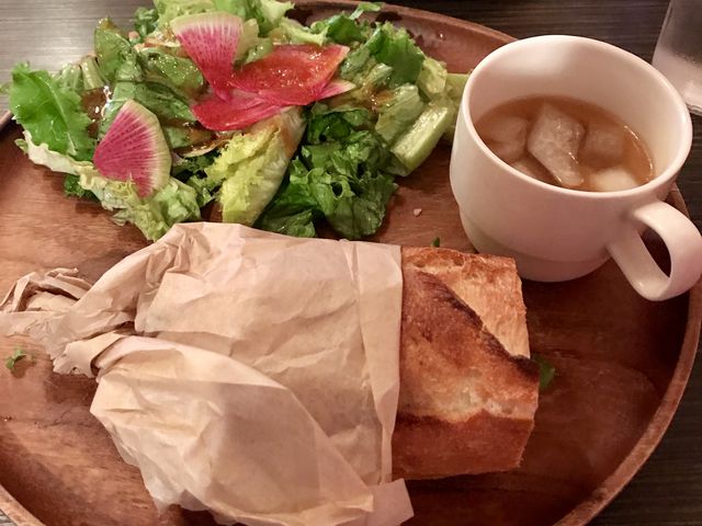 生ハムとリコッタチーズのバケット(メニュー名がおぼろげです…)_rokucafe ロクカフェ
