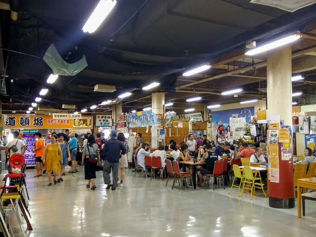 ランチタイム混雑_琉球料理 道頓堀