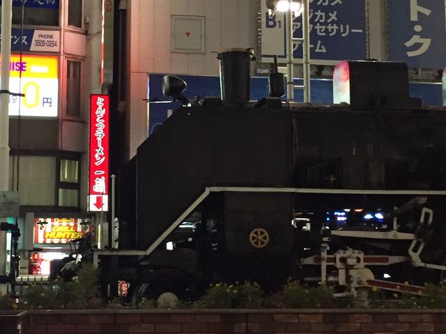 SL広場前に立地_マクドナルド新橋日比谷口店