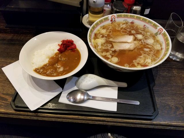 ラーメン+半カレーセット_新華園・本店
